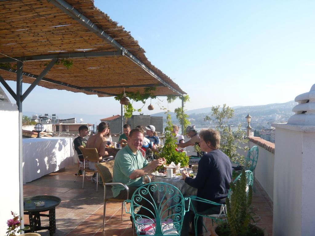 Konukevi Anzac Golden Bed Kuşadası