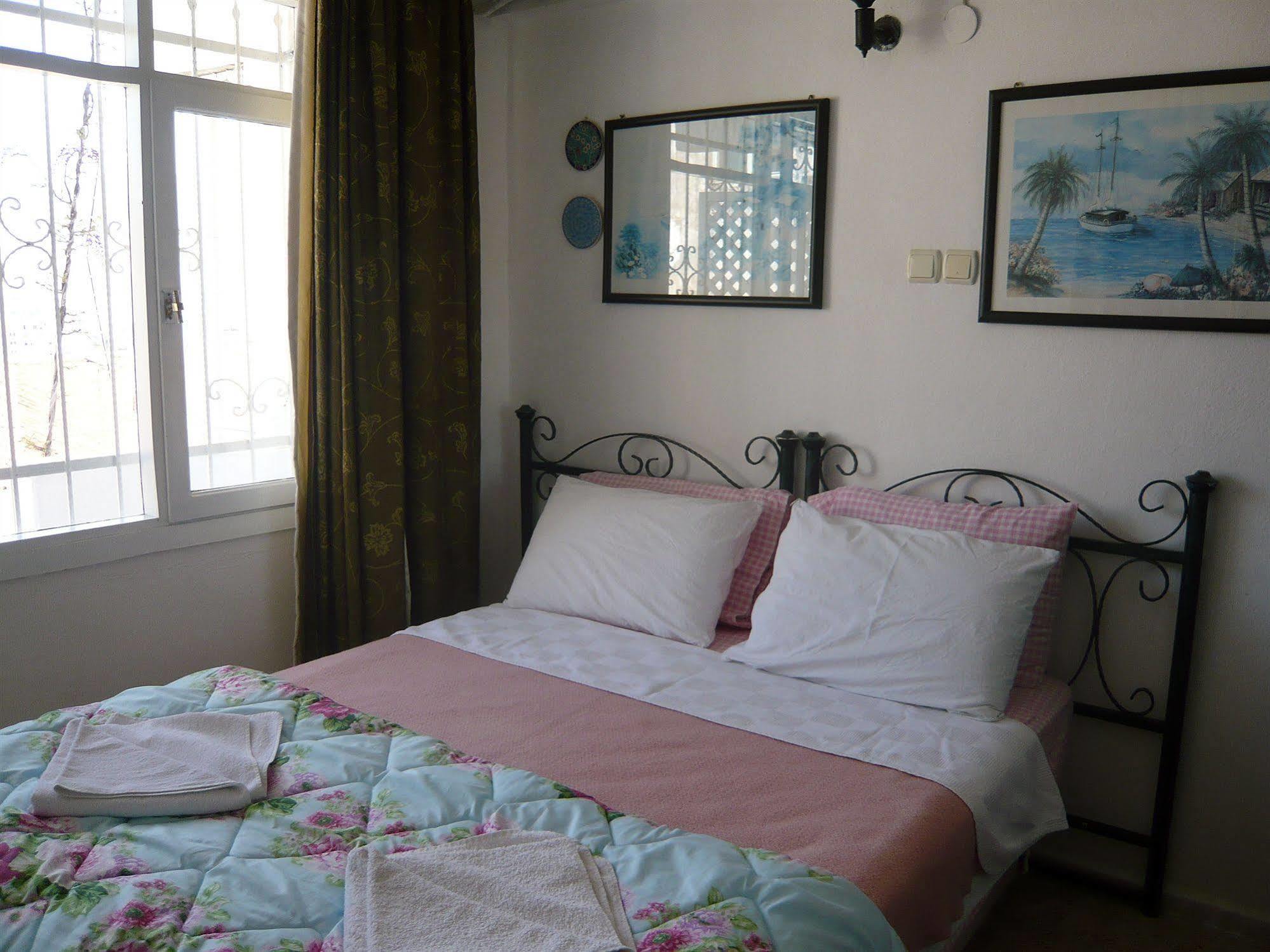 Konukevi Anzac Golden Bed *